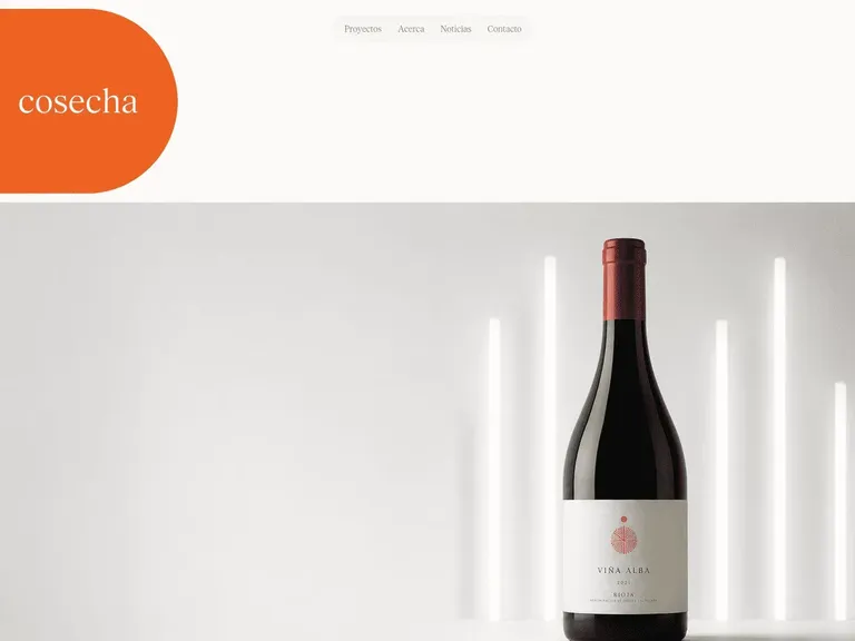 Producto premium minimalista con botella